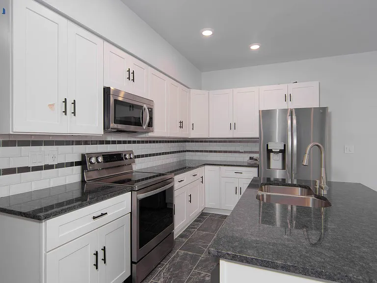 12402 E Broadway Ave — Photo 4