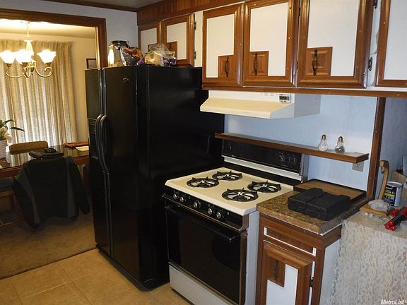 5th image of 110 Gardenia Ave