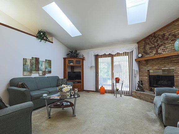 5th image of 562 Cabot Cir APT A