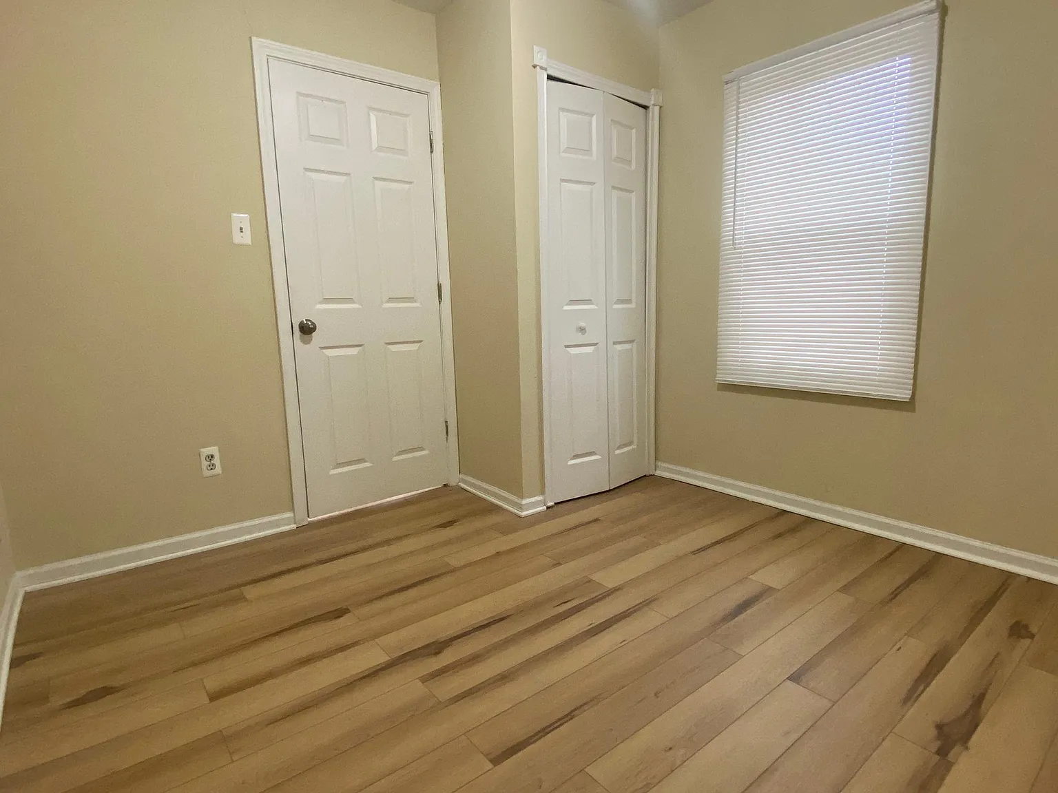 22830 Albion Ave — Photo 2