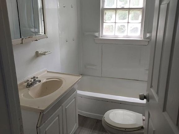 3rd image of 821 Pettibone Ave