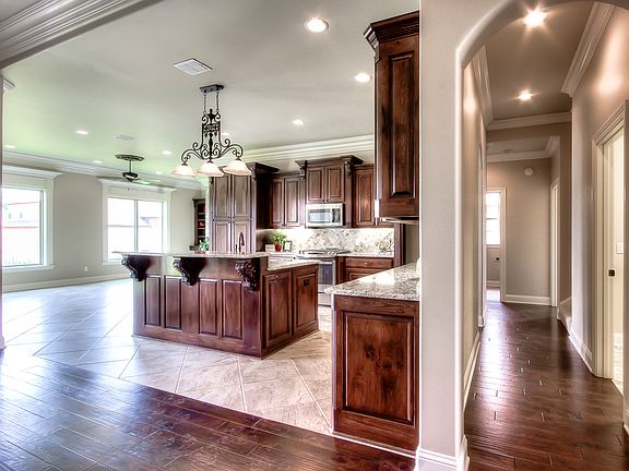 4th image of 718 Dumaine