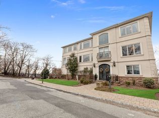 66 Kingswood Rd, Weehawken, NJ 07086
