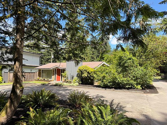 2nd image of 542 Park Dr