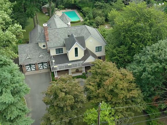 2nd image of 131 Glenlawn Ave