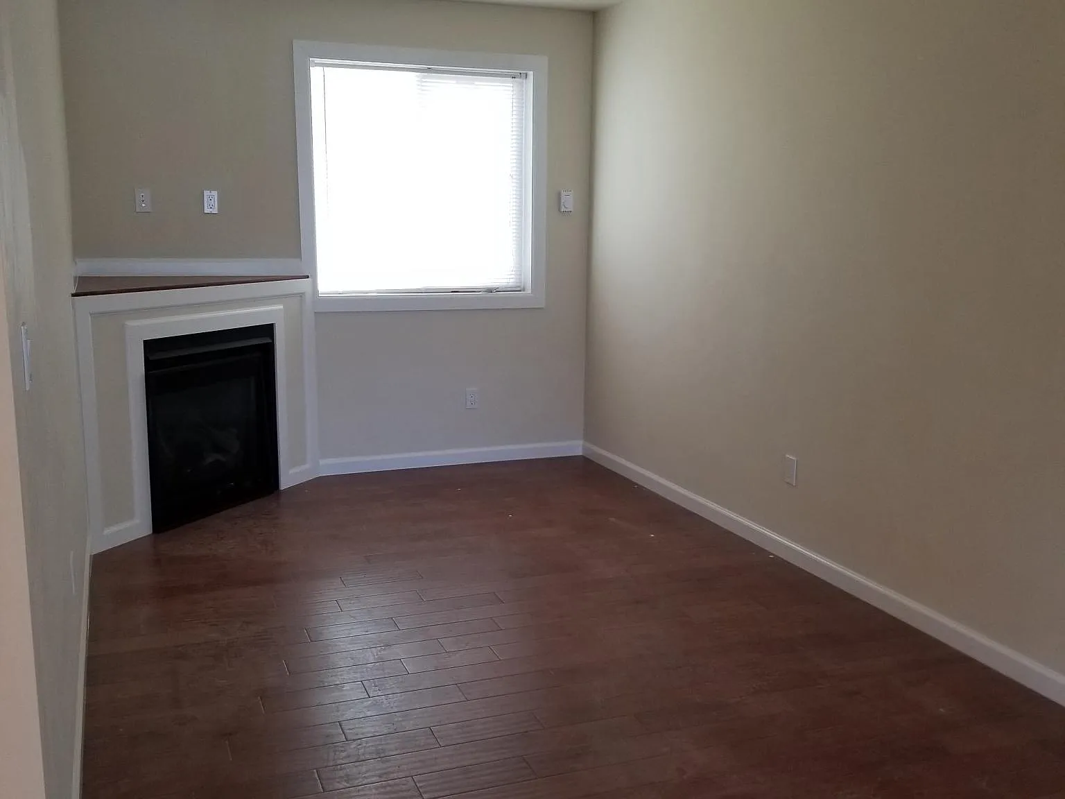 3 bed, 2000 sqft, $3,495 — Photo 2