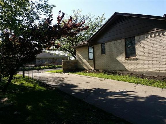 2nd image of 213 Sunnybrook Ln