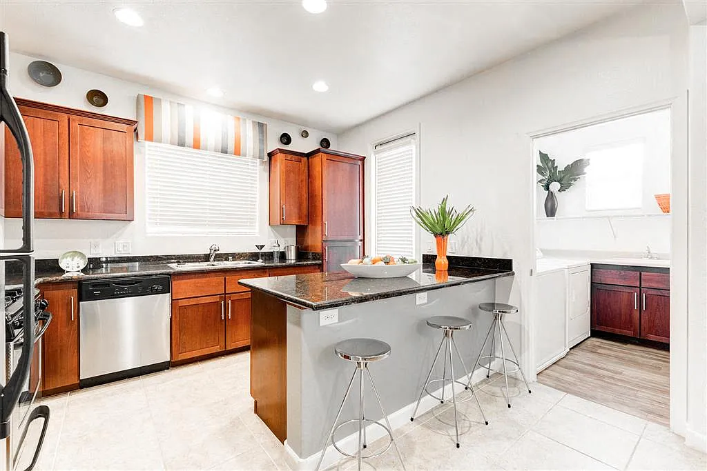 Building Photo - Croix Townhomes