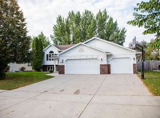 2925 38th Ave S, Fargo, ND 58104