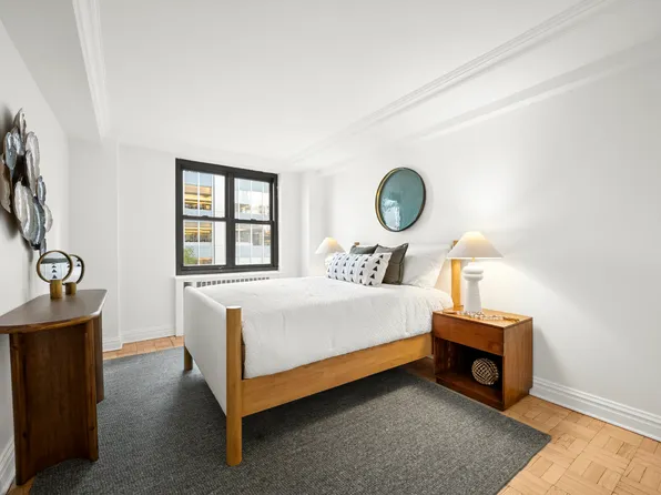 135 East 54th Street image 8 of 9