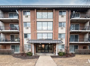 2230 S Goebbert Rd APT 140, Arlington Heights, IL 60005