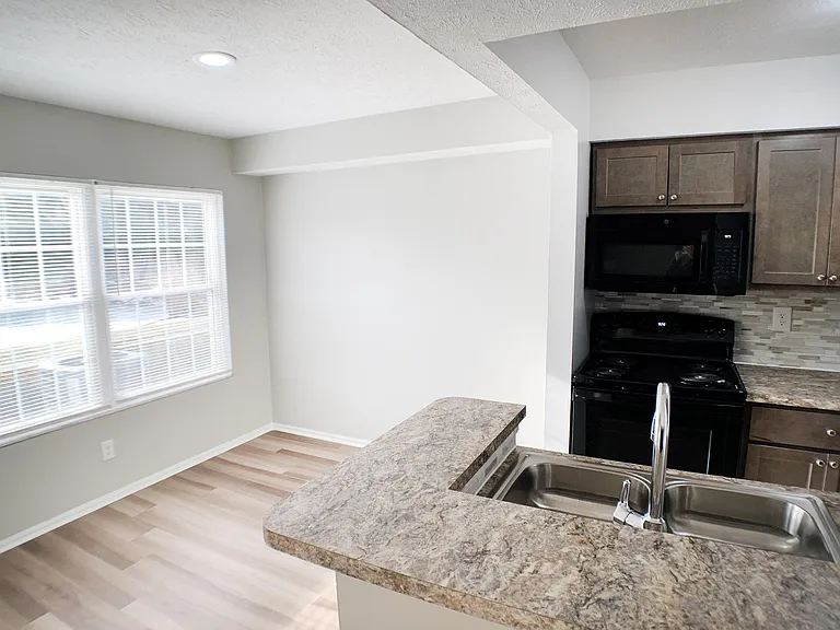 Steeplechase Apartments — Photo 43