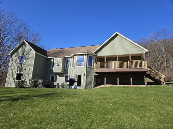 136 Cogan Dr, Galena, IL 61036