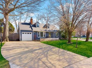 7409 Ash St, Prairie Village, KS 66208