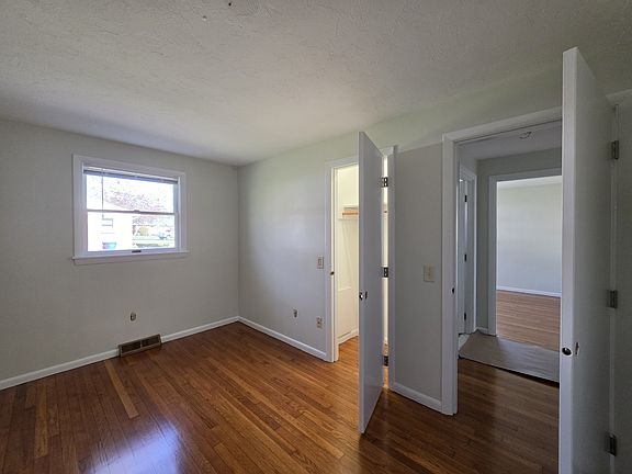 5th image of 196 Manzella Ct