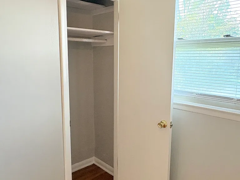 619 Lynnwood Way — Photo 12