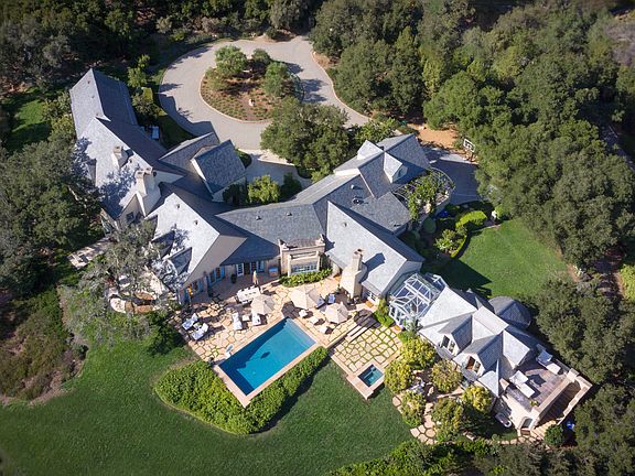 2nd image of 875 Knollwood Dr
