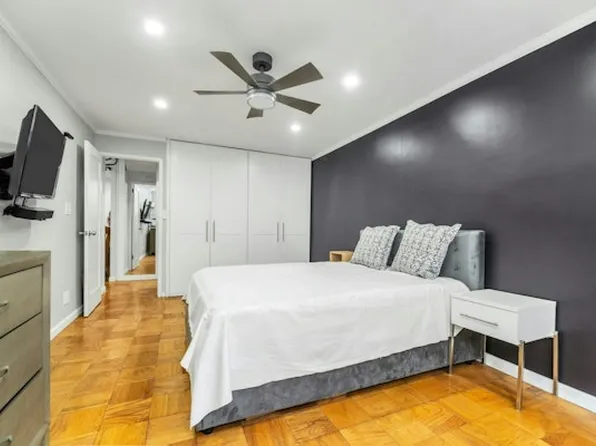 305 East 40th Street image 4 of 8