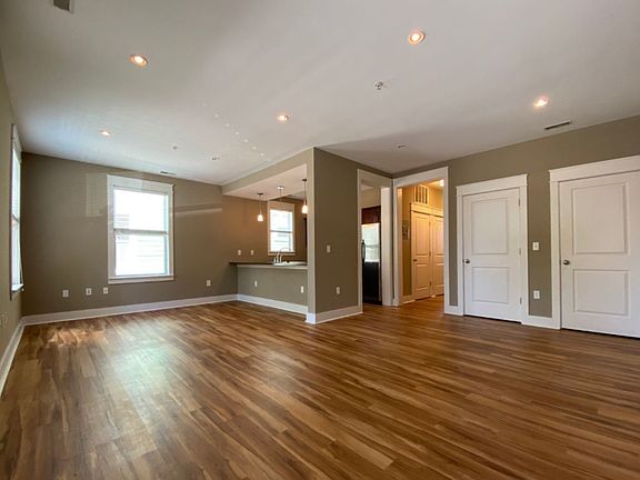 4th image of 425 E Hillside Dr APT 4