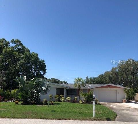 2nd image of 211 Lakeview Ln