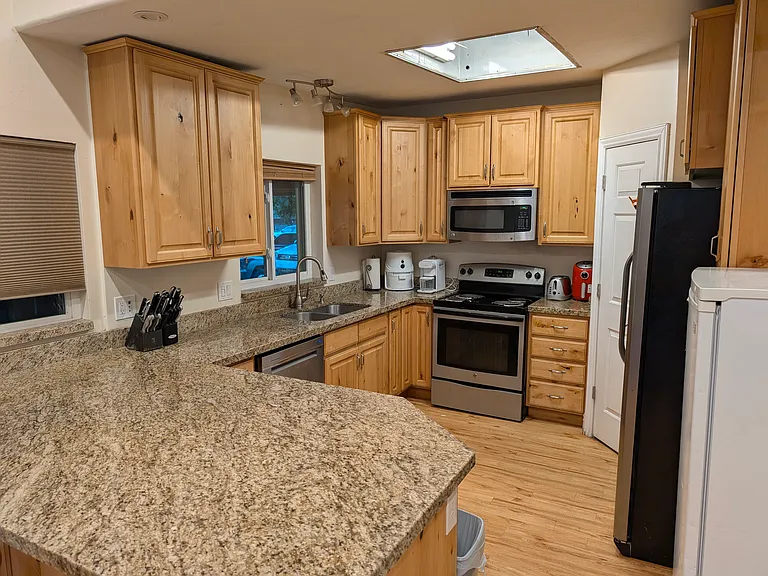 690 N 970 W — Photo 3
