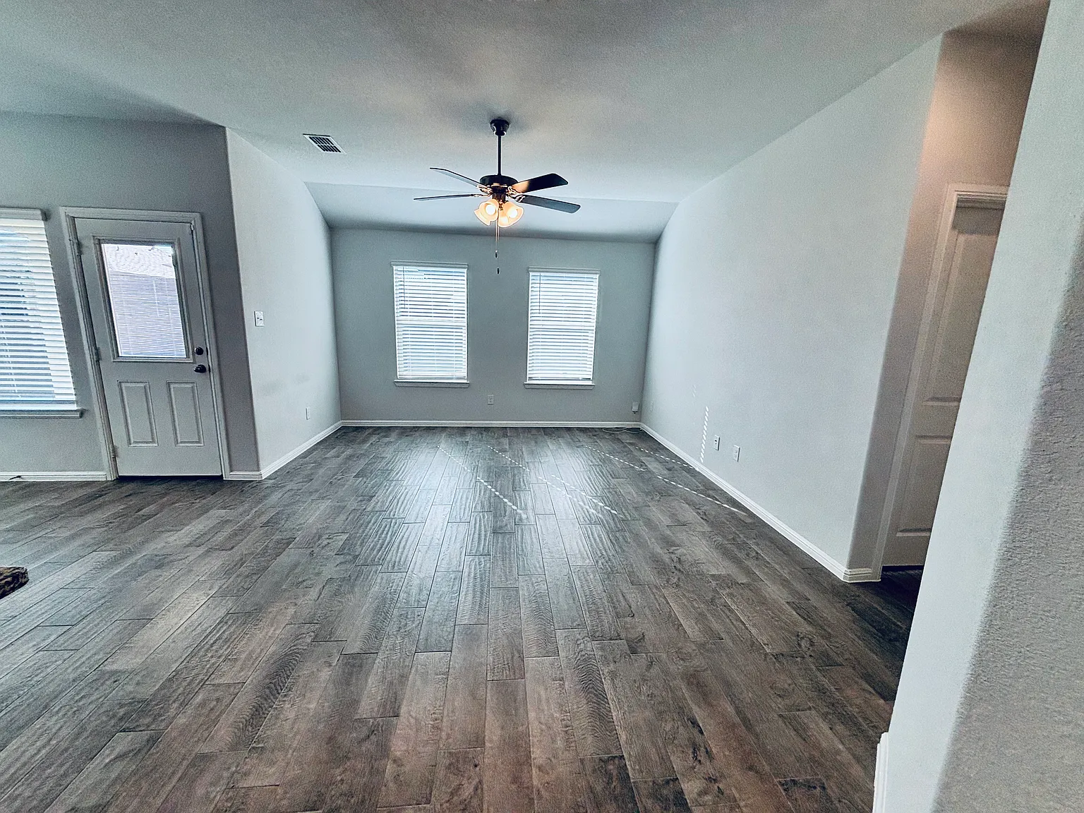 4 bed, 1601 sqft, $2,300 — Photo 4