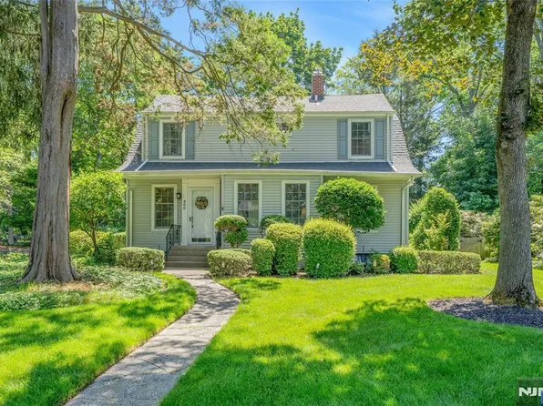 486 Summit Ave, Oradell, NJ 07649
