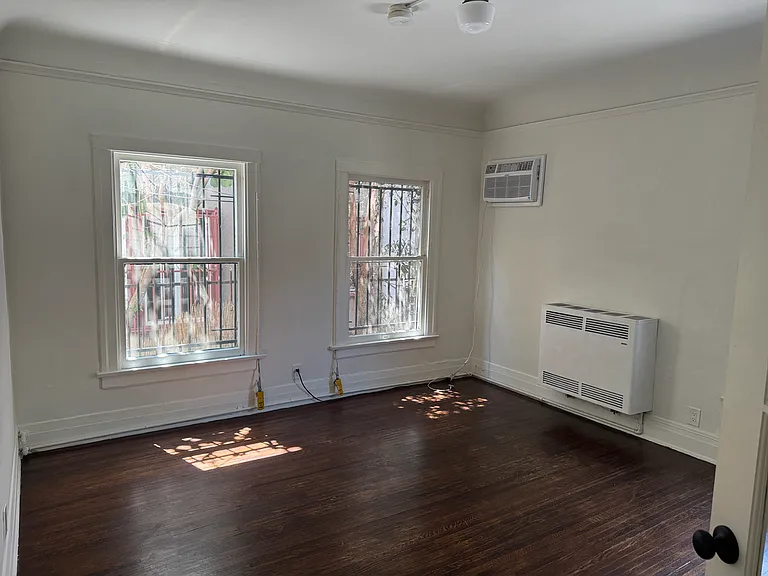 245 S Berendo St #103 — Photo 7