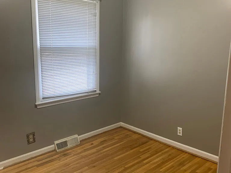 1094 Briarwood Dr — Photo 7