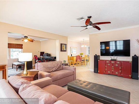 4th image of 531 SE 5th Ct