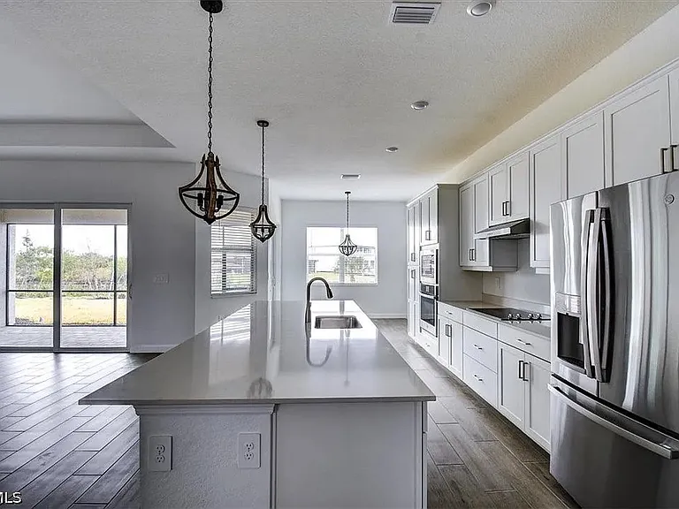 7796 Lakes Edge Ln — Photo 17