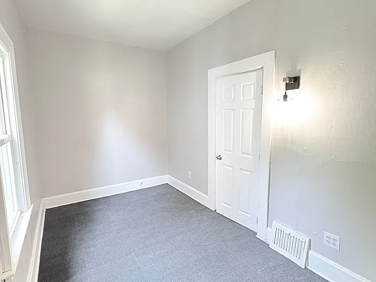 2817 N Erie St — Photo 10