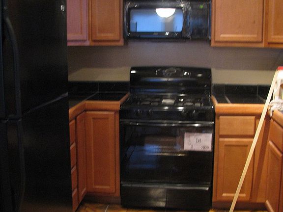 Galley Kitchen w/42 in Cabinets, Beautiful Ceramic Tile