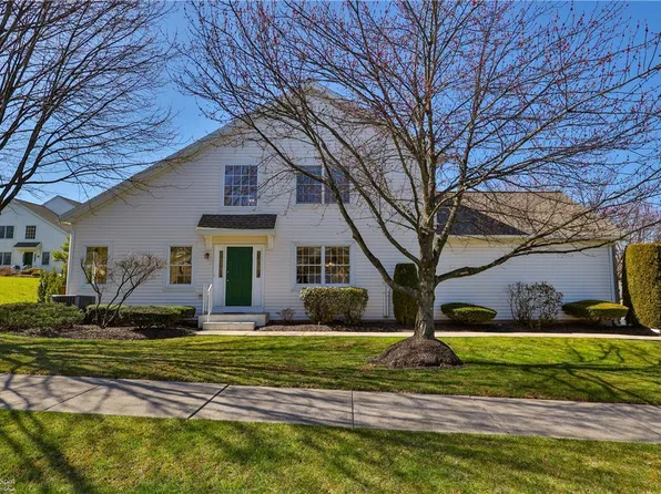2928 Larkspur Ln, Easton, PA 18045