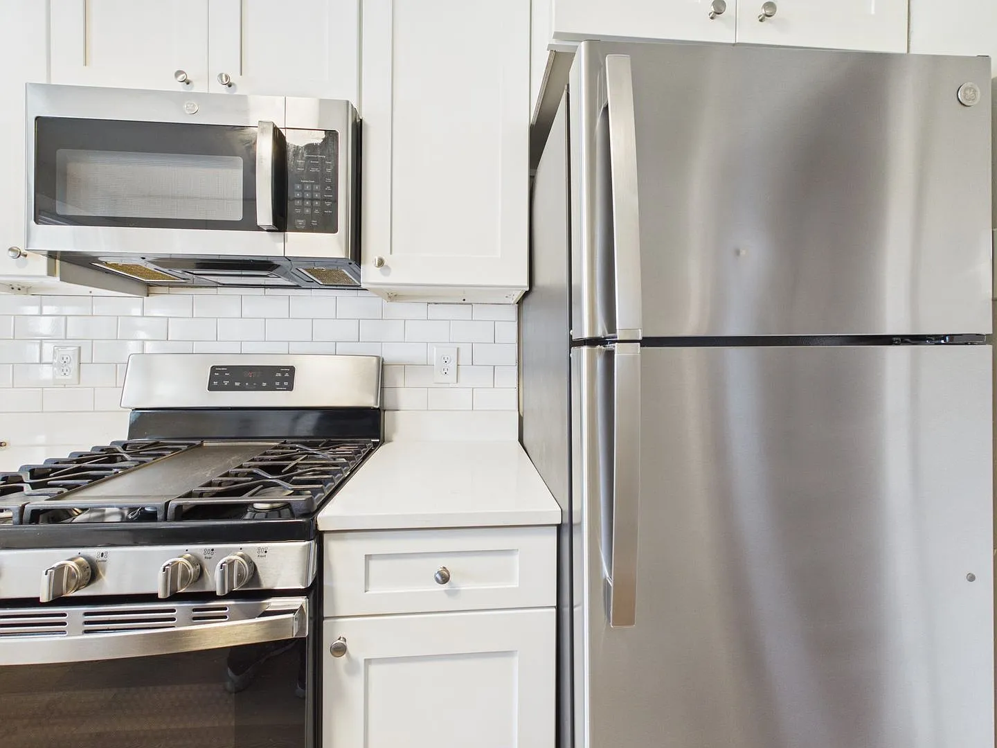 2 bed, 1.0 bath, 830 sqft, $1,799 — Photo 3