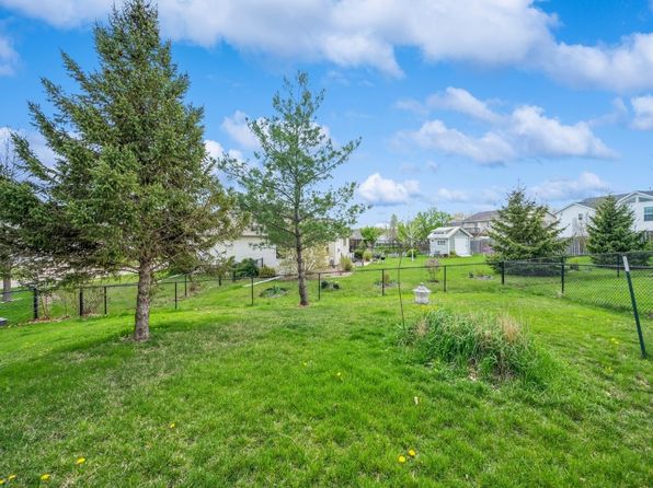2775 Bullis Dr, Marion, IA 52302
