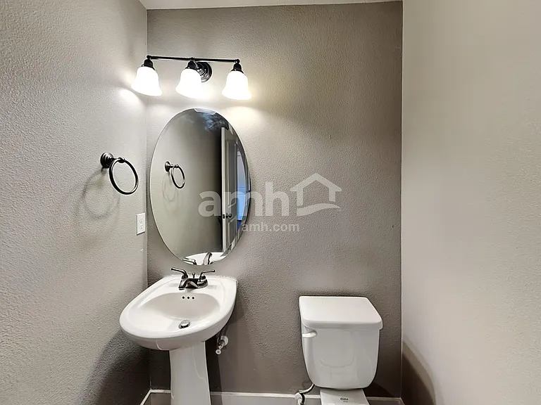 480 Tulip Ave — Photo 8