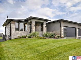 7720 S 66th St, Lincoln, NE 68516