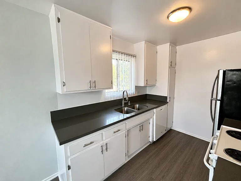 18411 Vincennes Street — Photo 74