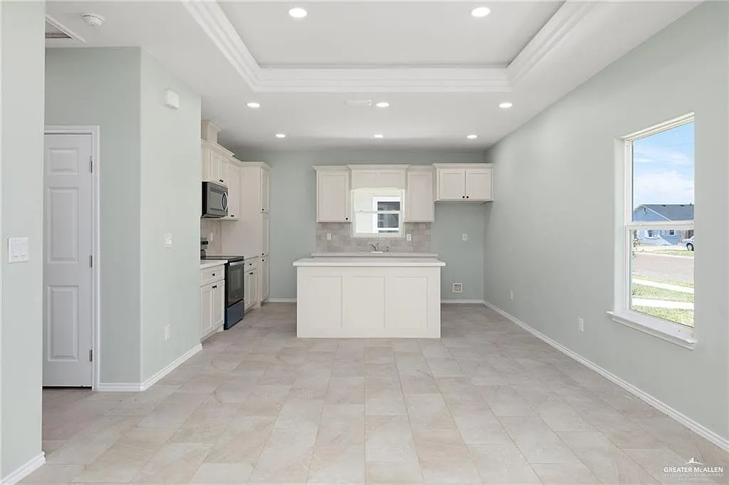 3 bed, 2.0 bath, 1169 sqft, $1,250 — Photo 3