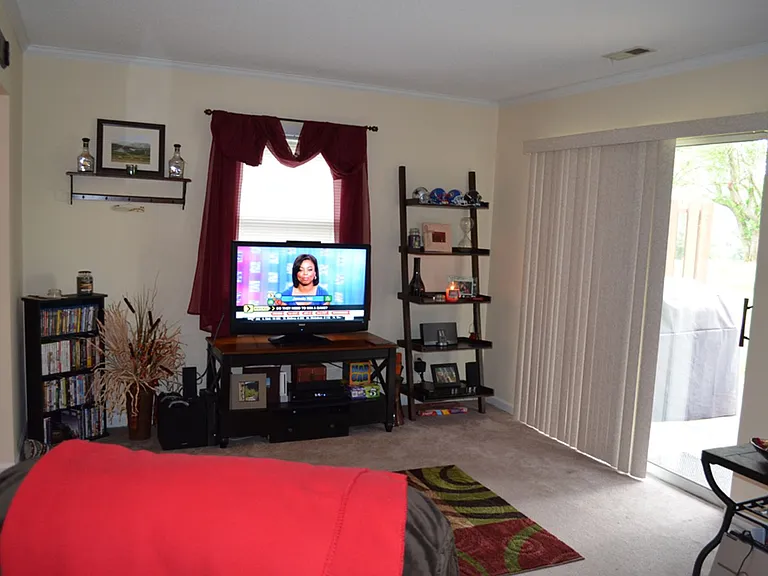 213 Pelham Dr — Photo 7