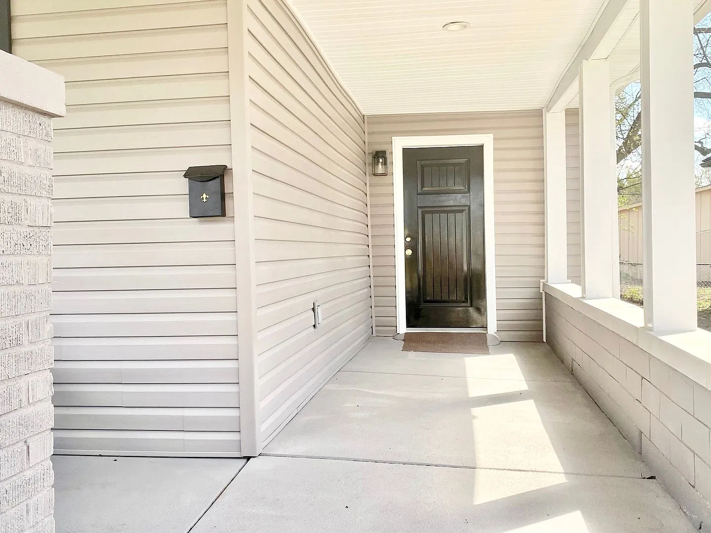 Beautifully Updated North-Side Home 3 Bedrooms, Large Yard & More! — Photo 3