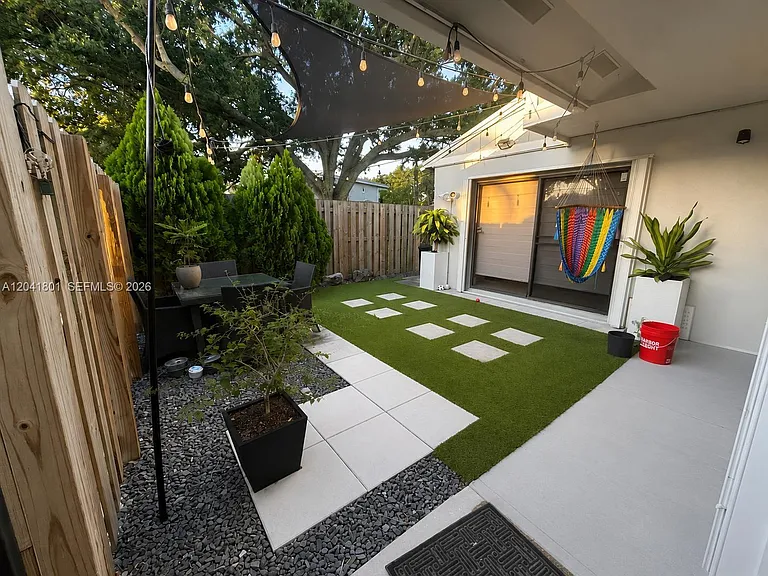 13290 NW 7th St — Photo 4