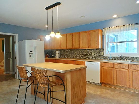 2nd image of 166 N 2nd St