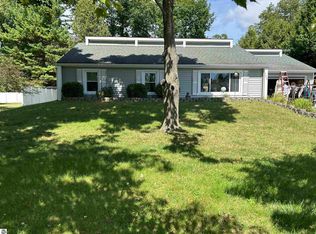 150 Roberta Dr, Tawas City, MI 48763