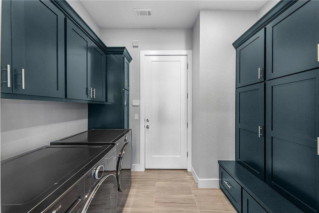 4 bed, 2379 sqft, $2,925 — Photo 3