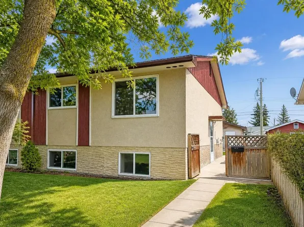 422 W 40th St NE, Calgary, AB T2A 2M5