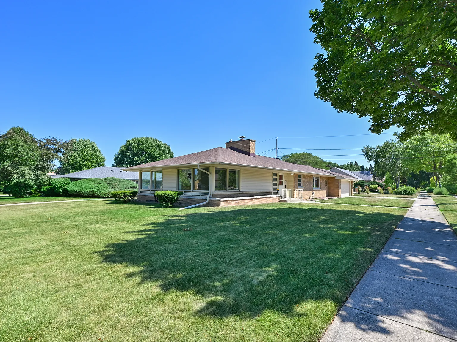 3 bed, 1.5 bath, 1752 sqft, $3,150 — Photo 3