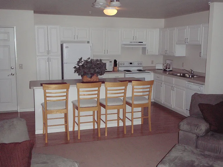 Autumn Ridge Apartment — Photo 15