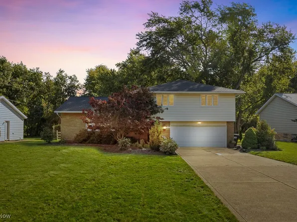 901 Belwood Dr, Highland Heights, OH 44143